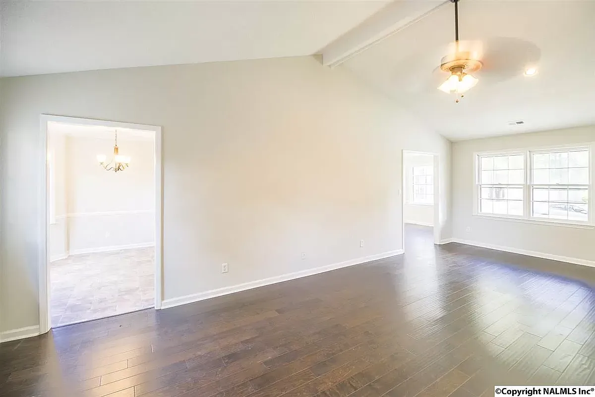 Building Photo - 117 Betty Garrett Dr