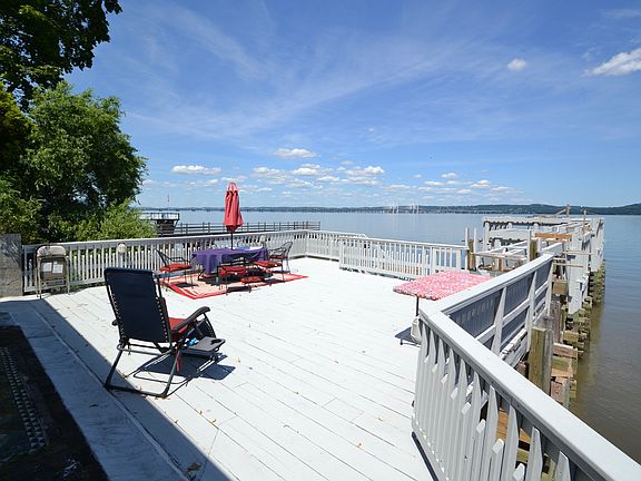 2nd image of 829 Piermont Ave