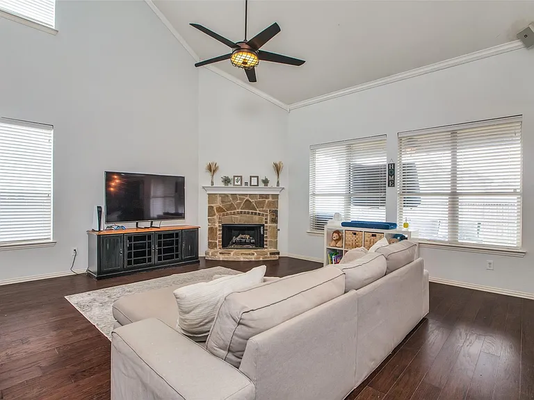 1320 Wheatear Dr — Photo 2