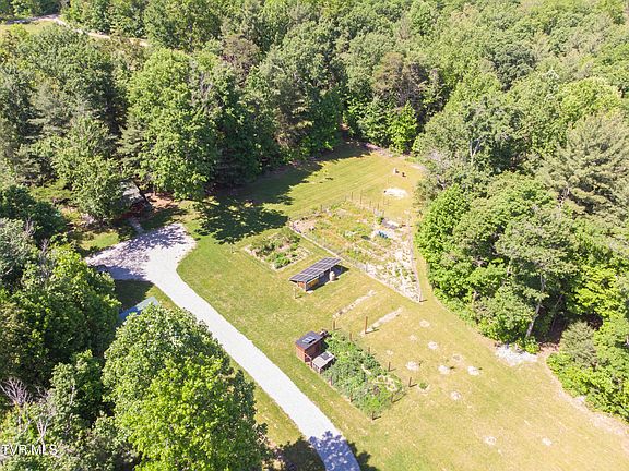 2nd image of 1578 Horse Creek Park Rd