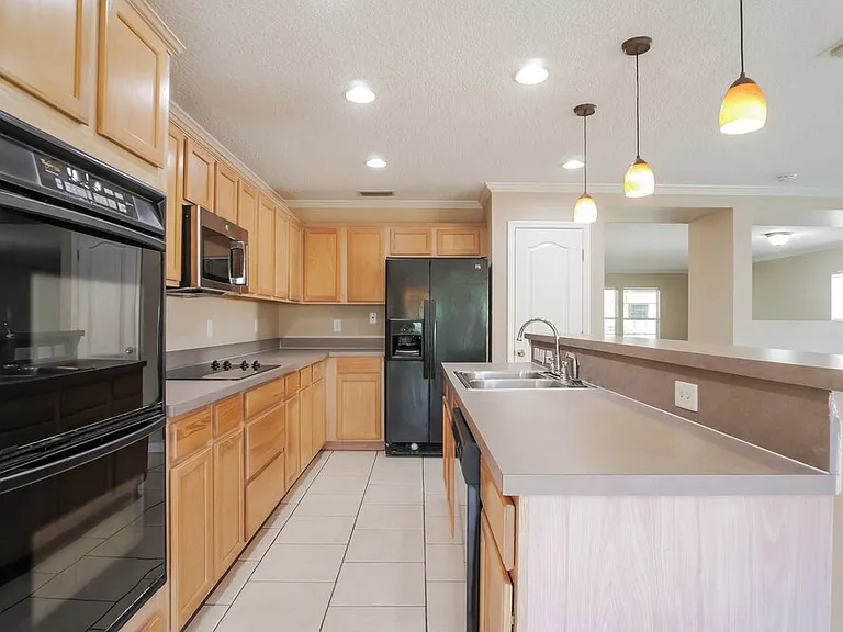 1417 Heather Ct — Photo 7