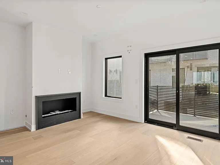 706 Latona St #I — Photo 6