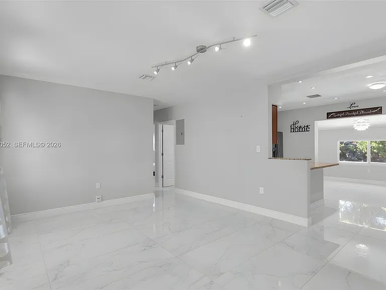 2340 SW 15th St — Photo 6