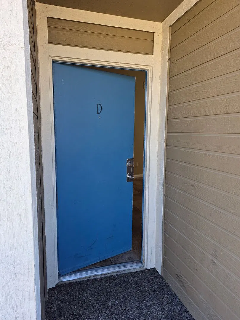 1 Month Free With 13 Month Lease!! 2nd Floor Charming 2bd/1ba — Photo 2