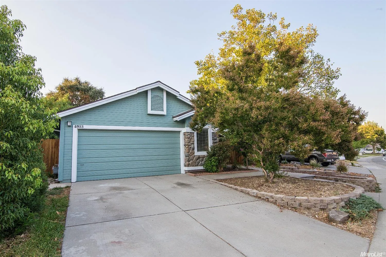 8933 Redwater Dr photo 1