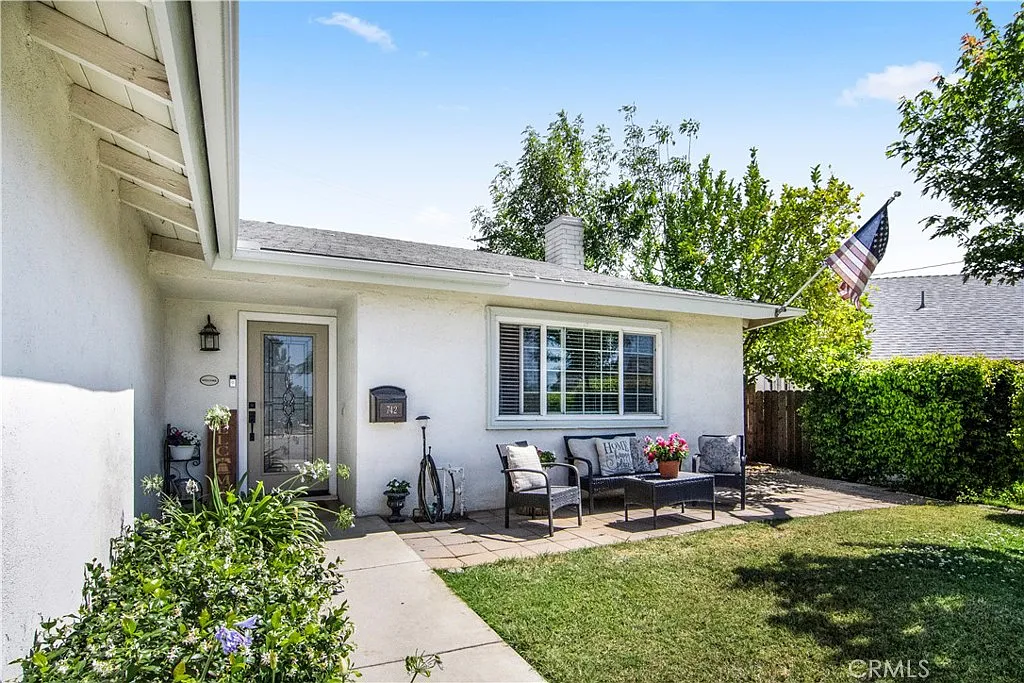 4 bed, 2.5 bath, 2115 sqft, $3,345 — Photo 2