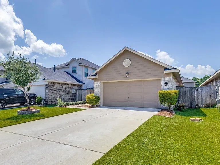 1235 Blue Hazel Ct — Photo 3