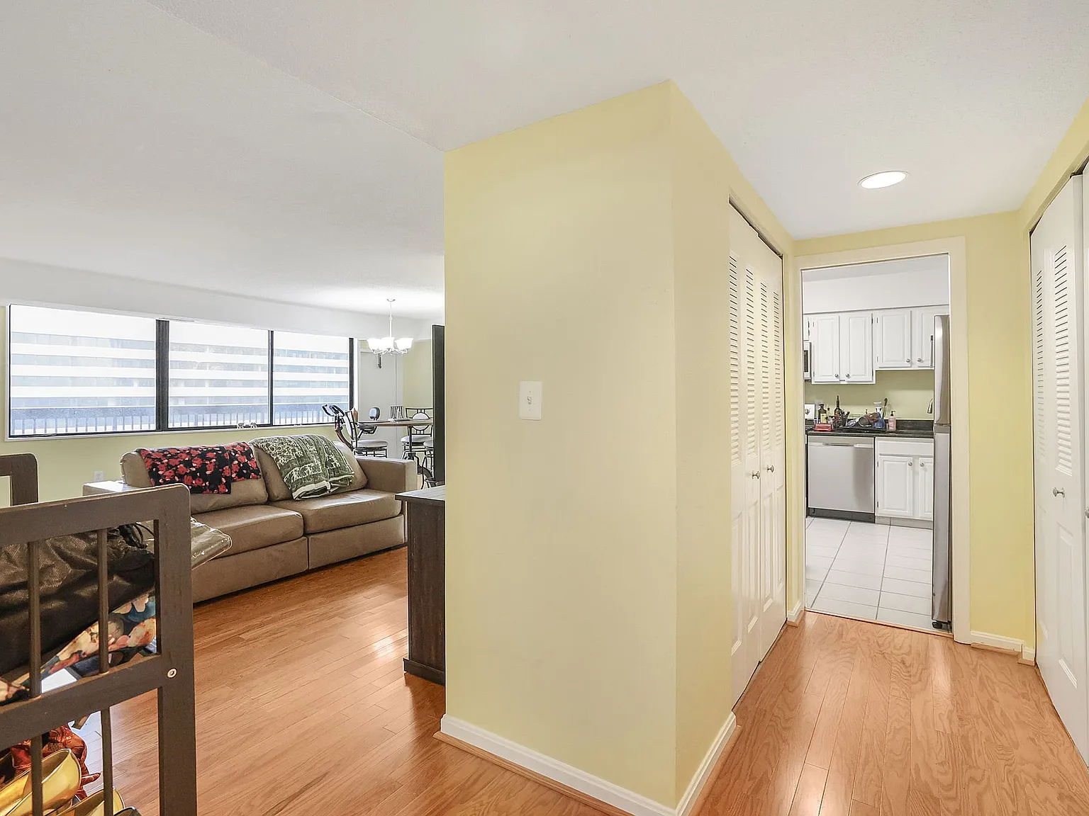 3 bed, 2.5 bath, 1705 sqft, $3,300 — Photo 4