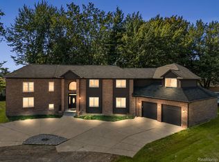 3800 Pokley Ct, Sterling Heights, MI 48310