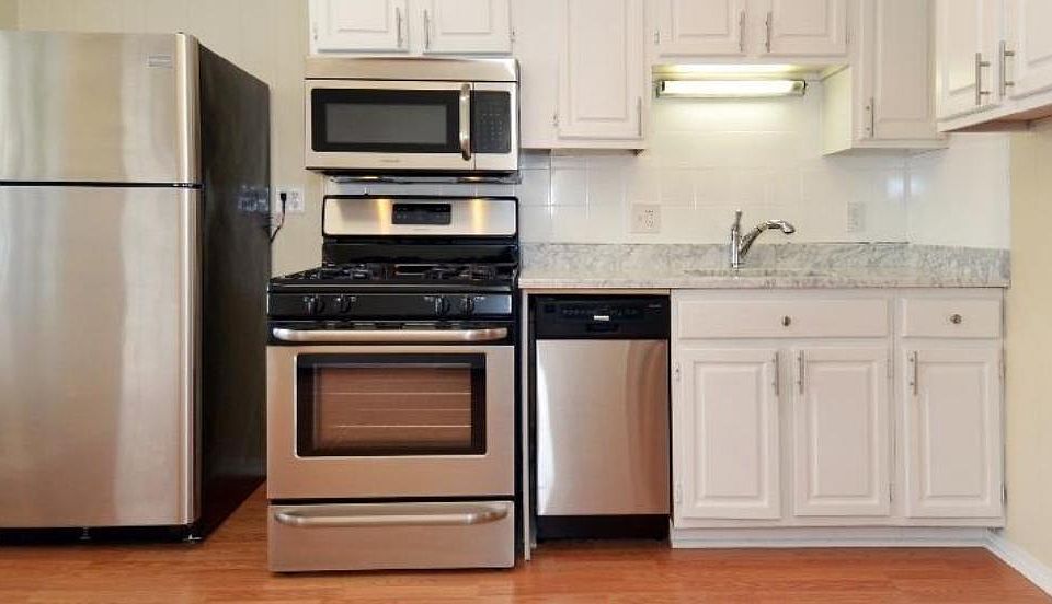 1st image of 121 Cottage St #2