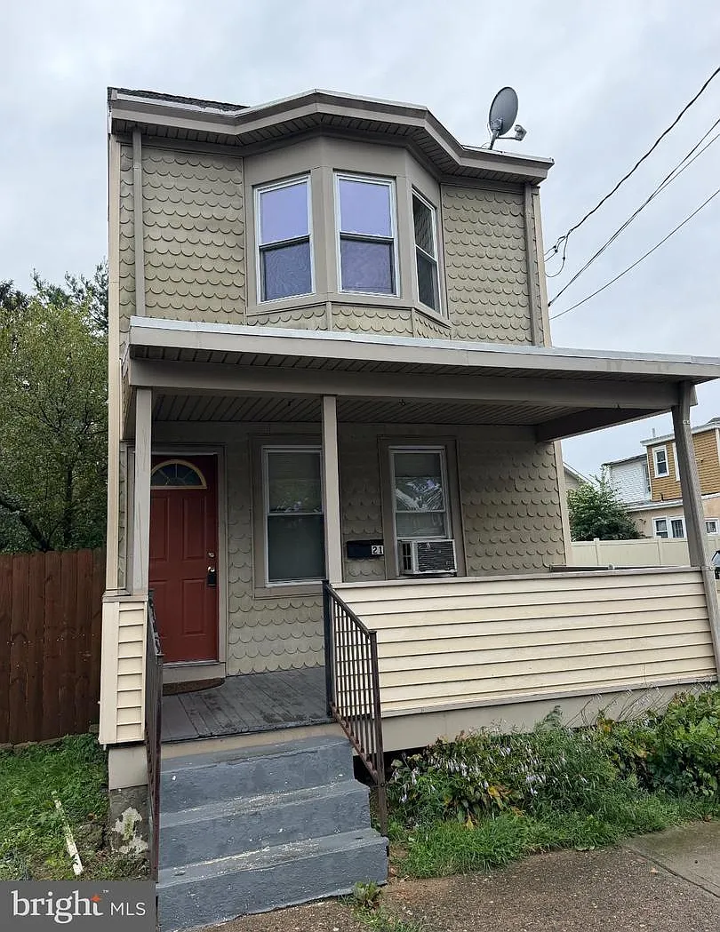 5 bed, 1304 sqft, $2,800 — Photo 1