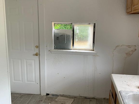 3rd image of 8015 Pipit Ave