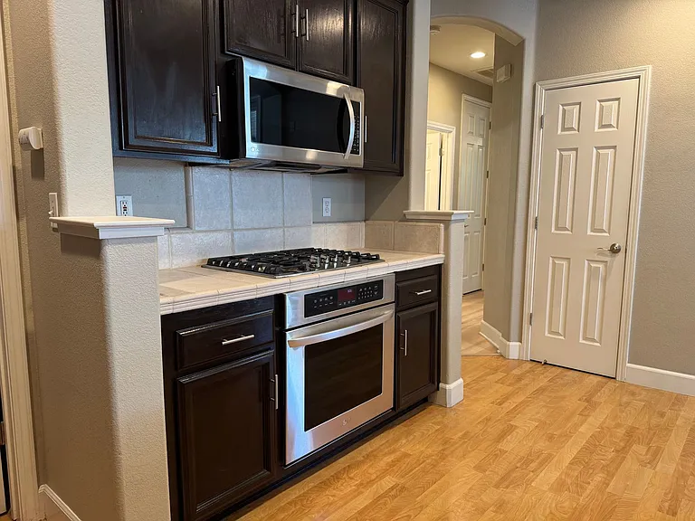 576 Sutherland Ranch Ln — Photo 6