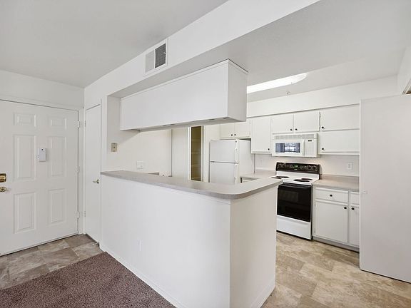 4th image of 1070 Lake Front Dr #514