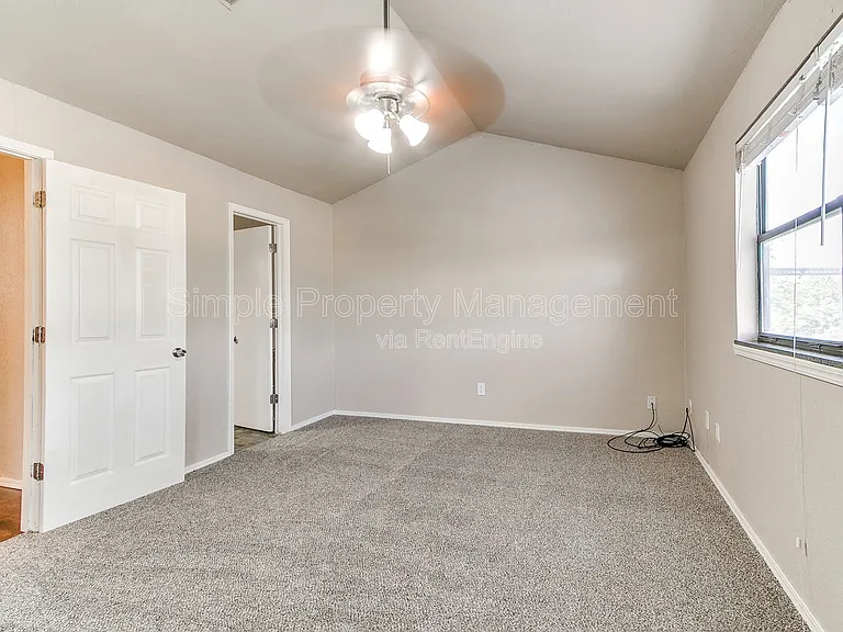 10607 N Macarthur Blvd — Photo 14