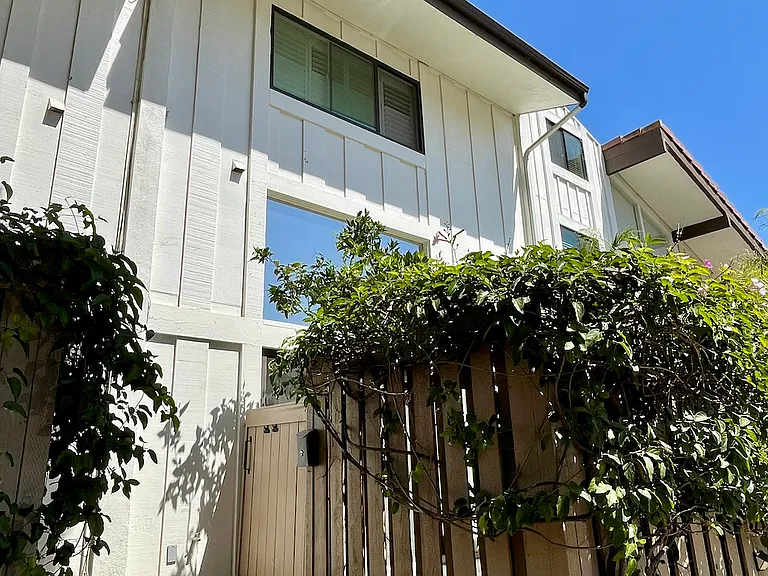 front of condo with closed patio