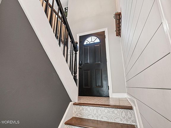 4th image of 76 Ronald Avenue S