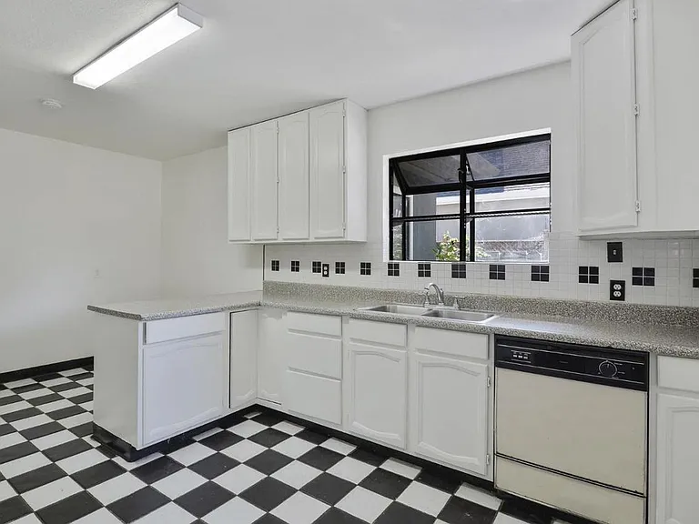 641 Central Ave — Photo 5