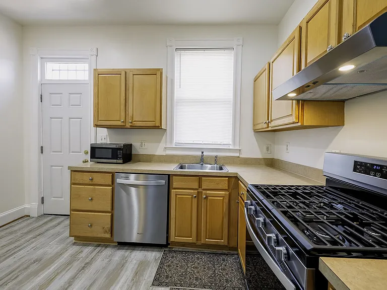 145 Thomas St NW — Photo 13