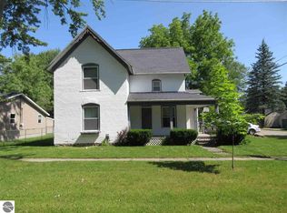 302 W Cottage Ave, Shepherd, MI 48883