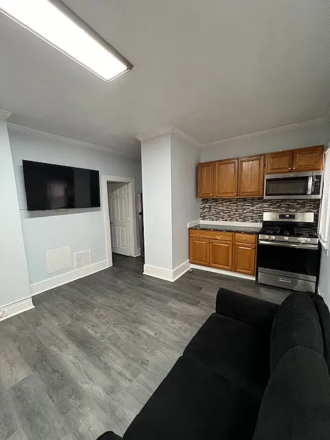 301 Maple St - 1B — Photo 4