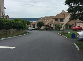 15 Hudson Watch Dr, Ossining, NY