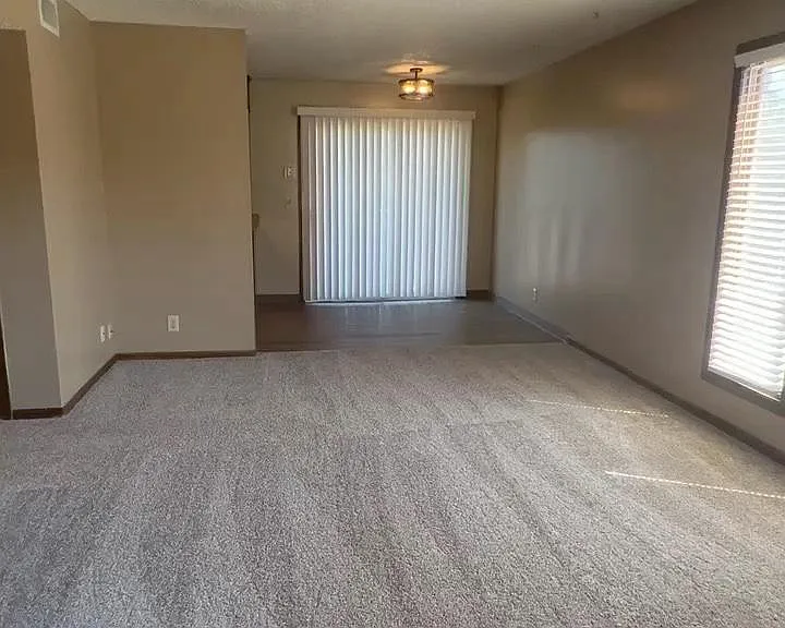6816 W Par Ln #4 — Photo 3