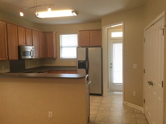 5th image of 136 Kensington St