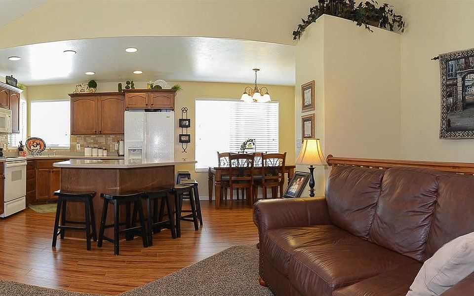 2nd image of 1093 N 2025 W