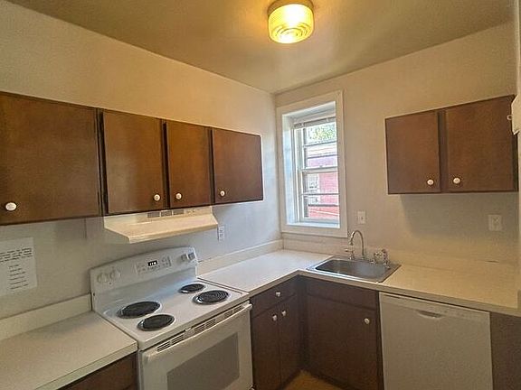 4th image of 108 N Jefferson St APT B