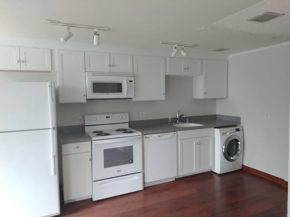 1st image of 1740 Upas St APT 4