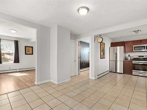 5th image of 22 Montgomery St