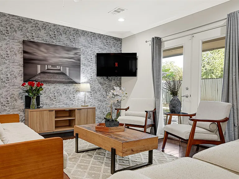 5534 Loch Lomond Dr — Photo 5