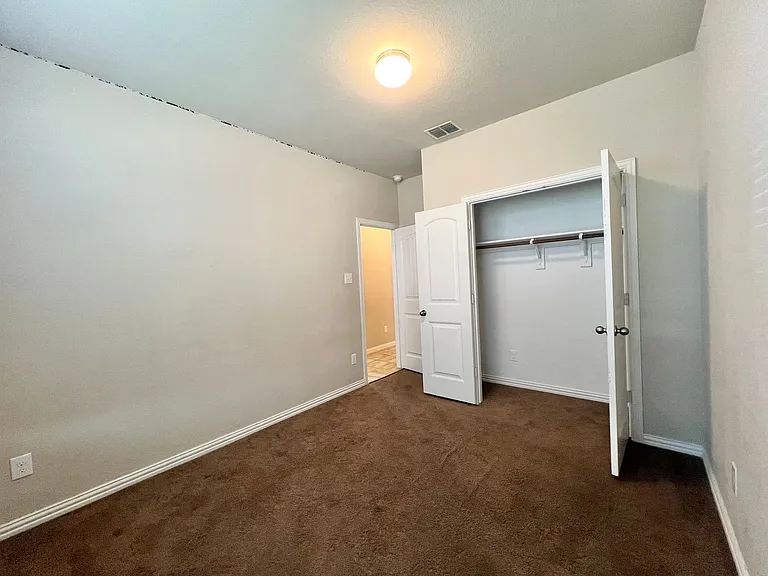 215 Clark Dr — Photo 23