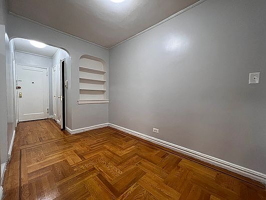 5th image of 729 W 186th St APT 1F