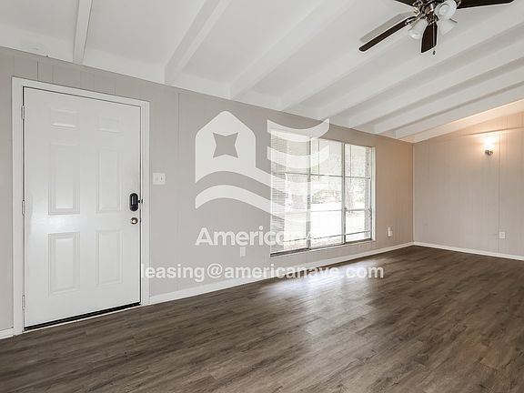 774228_003_living_room_13849066.jpg