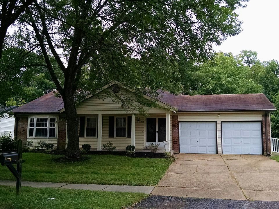 2nd image of 1825 Strathearn Ct