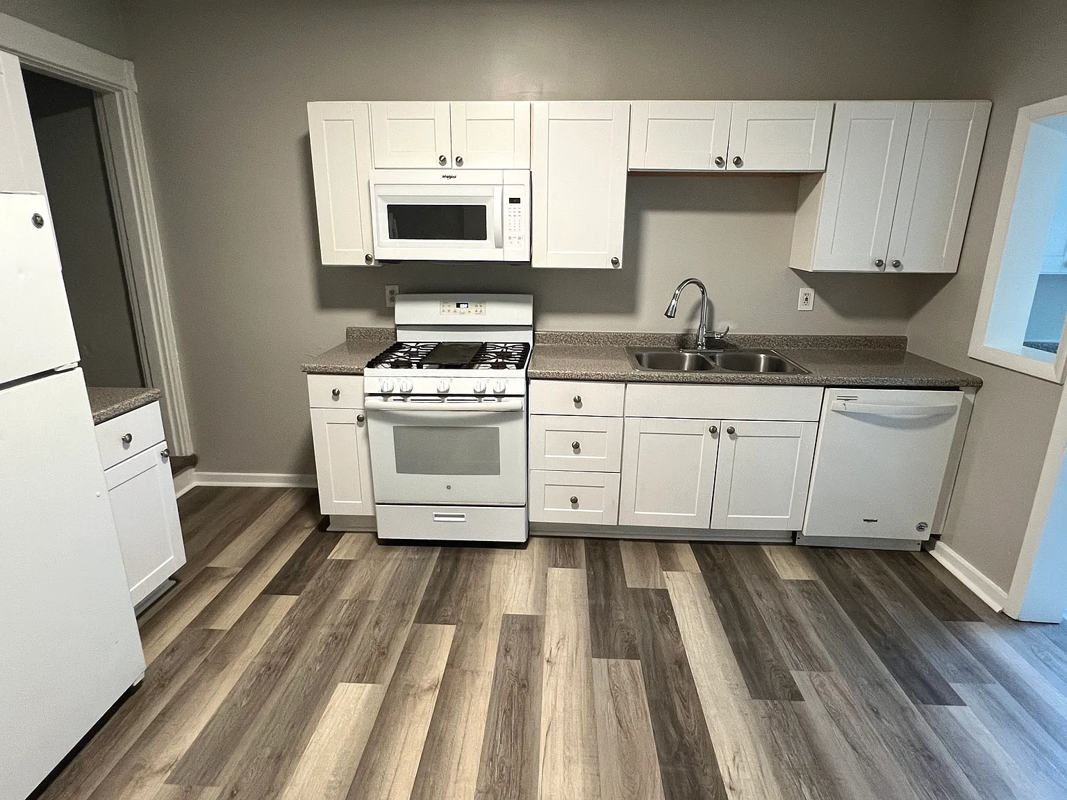 2 bed, 1000 sqft, $1,200 — Photo 2