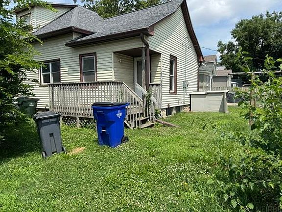 3rd image of 723 7th St SW