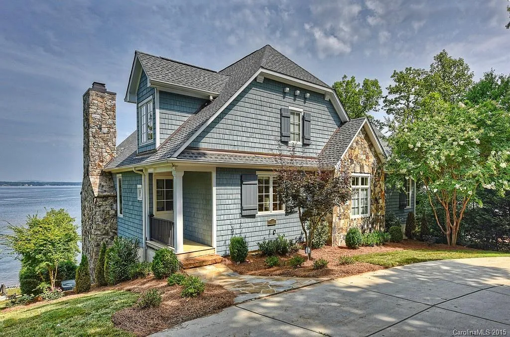 3 bed, 4.5 bath, 4033 sqft, $7,800 — Photo 1
