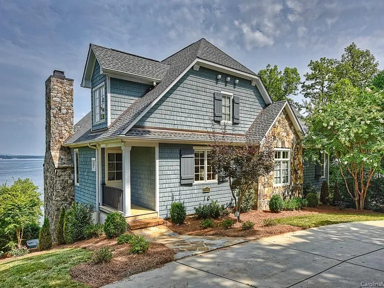 16449 Belle Isle Dr — Photo 1