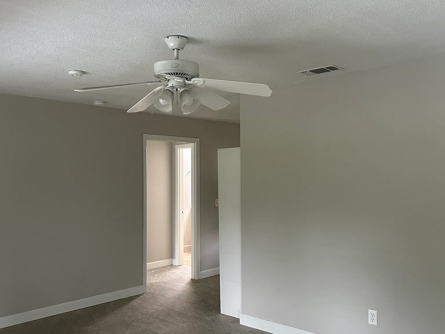 4 bed, 1.5 bath, 1296 sqft, $2,250 — Photo 2