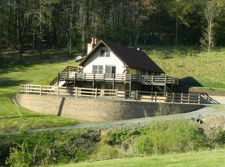 67 Plunkets Run Rd, Mill Hall, PA 17751