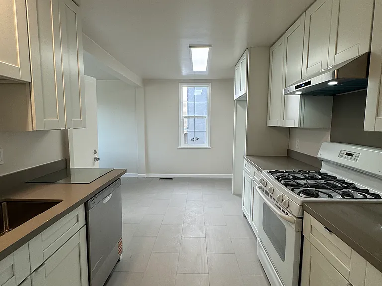 219 Broad St — Photo 7