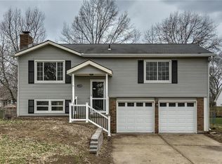 14208 S Cottonwood Dr, Olathe, KS 66062