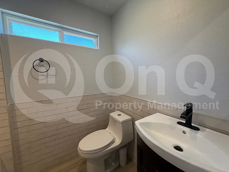 3037 W Monmouth St — Photo 24