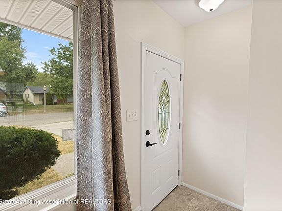 3rd image of 3819 Churchill Ave