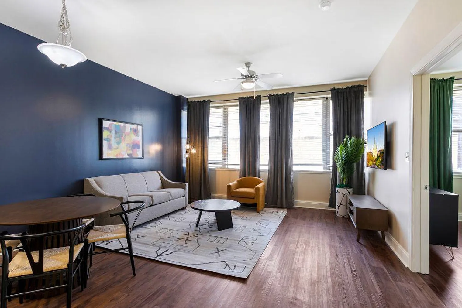 1 bed, 2.0 bath, 731 sqft, $4,678 — Photo 4