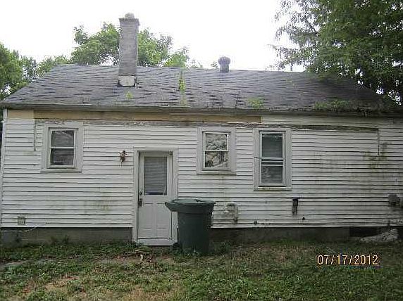 2nd image of 1585 Thames Dr