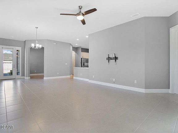 4th image of 833 Pinewood Dr